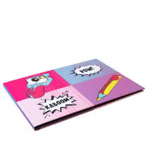 Pop art tasarımlı, kamera, kalem ve "Pow!" ve "Kaboom!" konuşma balonlarının yer aldığı A5L fotoğraf albümü.